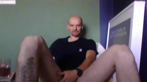 yewloo online show from September 28, 6:30 am