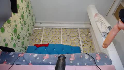 yeyecandy online show from April 9, 1:49 pm