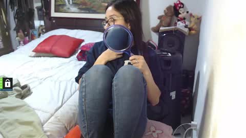 Snapshot of yeyefashon210 chatting on April 15, 11:27 pm Andrea online show from April 15, 11:27 pm
