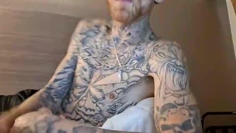 Snapshot of yfwb69xxx chatting on October 18, 11:33 am yfwb69xxx online show from October 18, 11:33 am