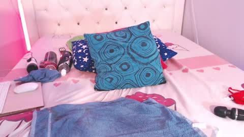 yhazan_brown online show from May 15, 5:03 am