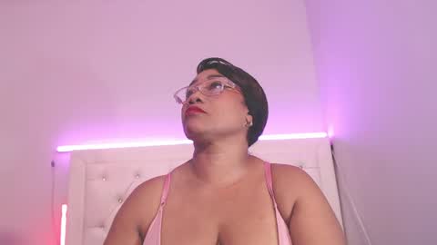 yhazan_brown online show from May 19, 3:35 am