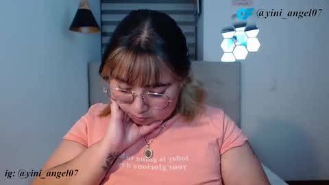 hii i am yini online show from November 10, 3:05 am