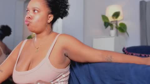 roxie reyes  online show from October 1, 2:50 am