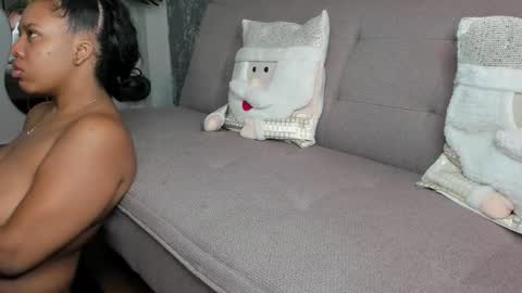 roxie reyes  online show from December 4, 11:30 am