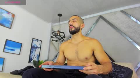 Snapshot of yiyo10_ chatting on January 14, 4:04 am Yiyo online show from January 14, 4:04 am