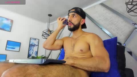 Snapshot of yiyo10_ chatting on January 17, 11:06 am Yiyo online show from January 17, 11:06 am