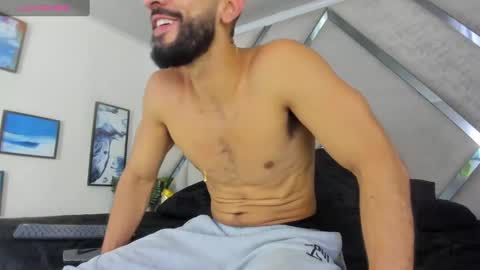 Snapshot of yiyo10_ chatting on January 28, 4:29 am Yiyo online show from January 28, 4:29 am