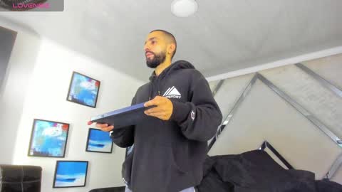 Snapshot of yiyo10_ chatting on February 5, 4:06 am Yiyo online show from February 5, 4:06 am