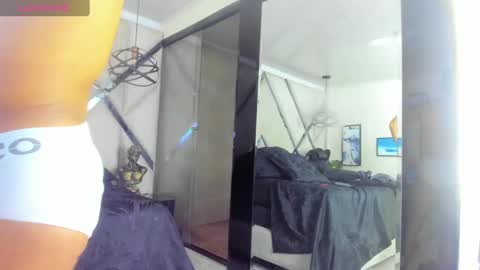 Snapshot of yiyo10_ chatting on February 5, 10:08 am Yiyo online show from February 5, 10:08 am