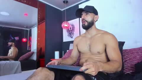 Snapshot of yiyo10_ chatting on February 11, 4:55 am Yiyo online show from February 11, 4:55 am