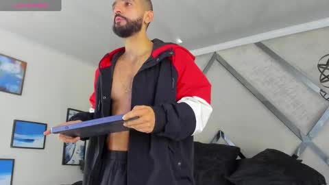 Snapshot of yiyo10_ chatting on February 12, 4:23 am Yiyo online show from February 12, 4:23 am