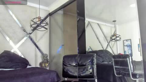 Snapshot of yiyo10_ chatting on February 12, 7:23 am Yiyo online show from February 12, 7:23 am