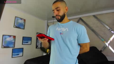 Snapshot of yiyo10_ chatting on February 13, 4:43 am Yiyo online show from February 13, 4:43 am