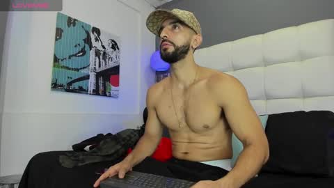 Snapshot of yiyo10_ chatting on February 23, 4:28 am Yiyo online show from February 23, 4:28 am