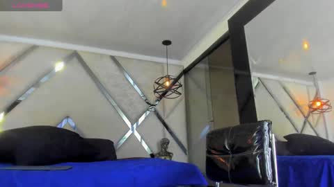 Snapshot of yiyo10_ chatting on March 12, 3:35 am Yiyo online show from March 12, 3:35 am