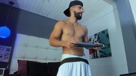 Snapshot of yiyo10_ chatting on October 2, 9:33 pm Yiyo online show from October 2, 9:33 pm