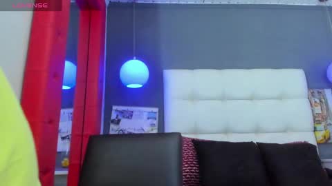 Snapshot of yiyo10_ chatting on October 10, 3:38 am Yiyo online show from October 10, 3:38 am