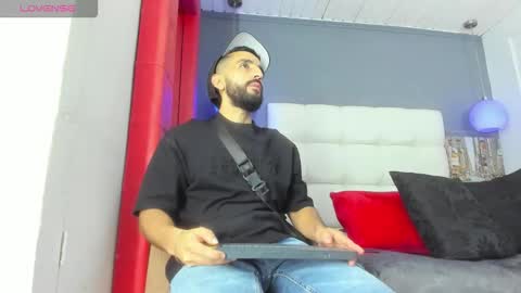 Snapshot of yiyo10_ chatting on February 9, 3:10 am Yiyo online show from February 9, 3:10 am