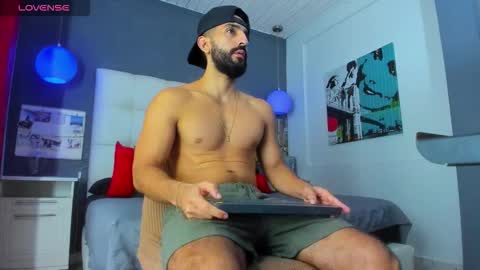 Snapshot of yiyo10_ chatting on February 15, 4:42 am Yiyo online show from February 15, 4:42 am