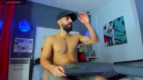 Snapshot of yiyo10_ chatting on February 15, 8:46 am Yiyo online show from February 15, 8:46 am