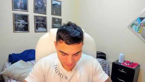 Snapshot of yker18 chatting on December 9, 4:56 am yker online show from December 9, 4:56 am