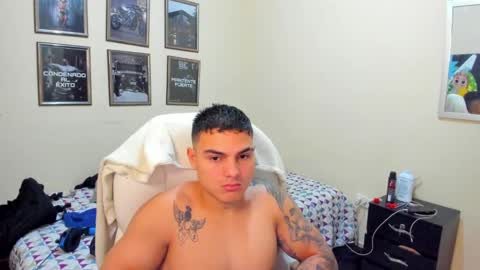 Snapshot of yker18 chatting on December 17, 9:39 am yker online show from December 17, 9:39 am