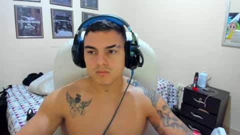 Snapshot of yker18 chatting on December 17, 7:59 pm yker online show from December 17, 7:59 pm