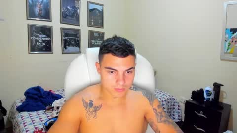 Snapshot of yker18 chatting on December 23, 10:44 pm yker online show from December 23, 10:44 pm