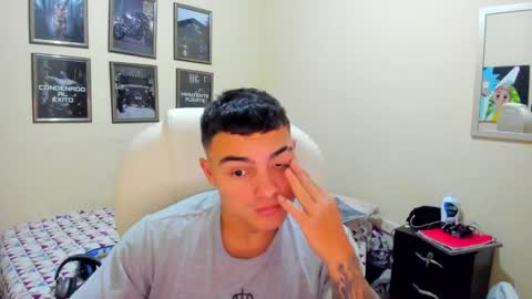 Snapshot of yker18 chatting on December 27, 10:37 pm yker online show from December 27, 10:37 pm