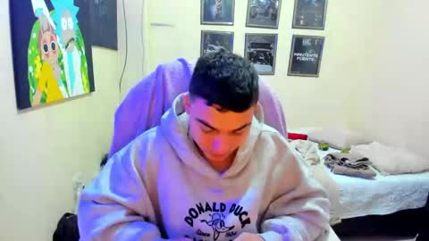 Snapshot of yker18 chatting on December 30, 5:23 pm yker online show from December 30, 5:23 pm