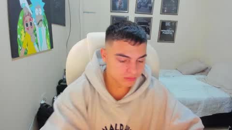 Snapshot of yker18 chatting on January 2, 3:05 am yker online show from January 2, 3:05 am