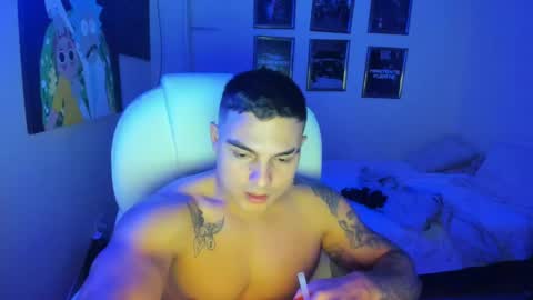 Snapshot of yker18 chatting on January 2, 6:07 am yker online show from January 2, 6:07 am