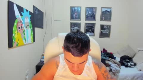 Snapshot of yker18 chatting on January 5, 10:29 pm yker online show from January 5, 10:29 pm