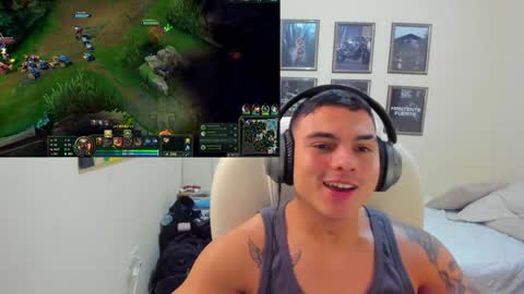 Snapshot of yker18 chatting on January 7, 4:29 am yker online show from January 7, 4:29 am