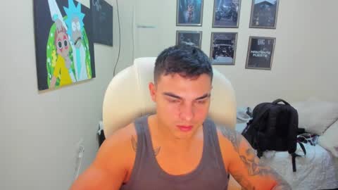 Snapshot of yker18 chatting on January 10, 4:33 am yker online show from January 10, 4:33 am