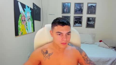 Snapshot of yker18 chatting on January 11, 4:48 am yker online show from January 11, 4:48 am