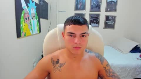 Snapshot of yker18 chatting on January 12, 4:52 am yker online show from January 12, 4:52 am