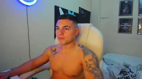 Snapshot of yker18 chatting on January 16, 6:03 am yker online show from January 16, 6:03 am