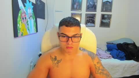 Snapshot of yker18 chatting on January 16, 9:05 am yker online show from January 16, 9:05 am