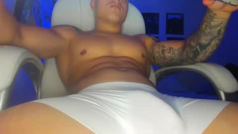 Snapshot of yker18 chatting on January 17, 4:49 am yker online show from January 17, 4:49 am