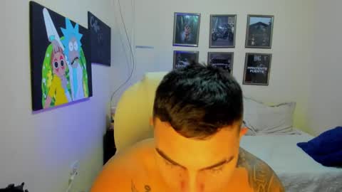 Snapshot of yker18 chatting on January 21, 5:16 am yker online show from January 21, 5:16 am