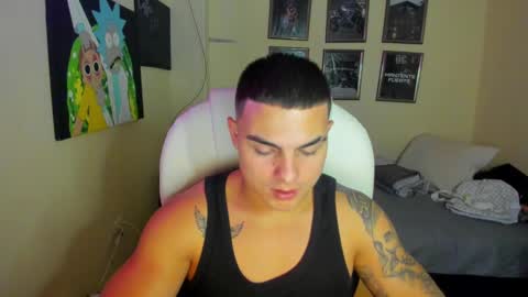 Snapshot of yker18 chatting on February 7, 3:23 am yker online show from February 7, 3:23 am