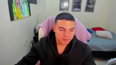 Snapshot of yker18 chatting on February 23, 3:24 am yker online show from February 23, 3:24 am