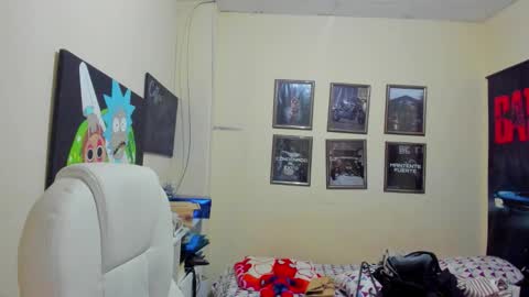 Snapshot of yker18 chatting on September 30, 9:31 pm yker online show from September 30, 9:31 pm