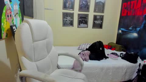 Snapshot of yker18 chatting on October 9, 4:32 am yker online show from October 9, 4:32 am