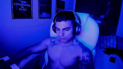 Snapshot of yker18 chatting on October 13, 8:58 am yker online show from October 13, 8:58 am