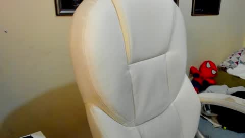 Snapshot of yker18 chatting on October 20, 2:01 am yker online show from October 20, 2:01 am