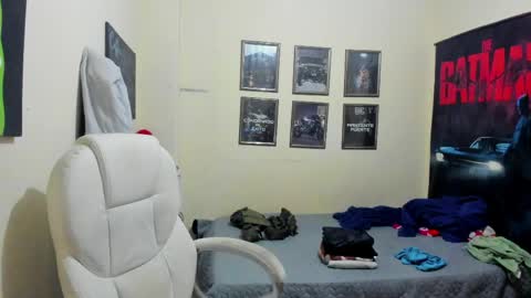 Snapshot of yker18 chatting on April 10, 6:23 pm yker online show from April 10, 6:23 pm