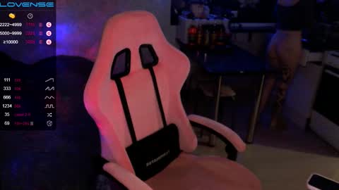 Snapshot of yngmilf_ chatting on February 7, 9:26 pm     online show from February 7, 9:26 pm